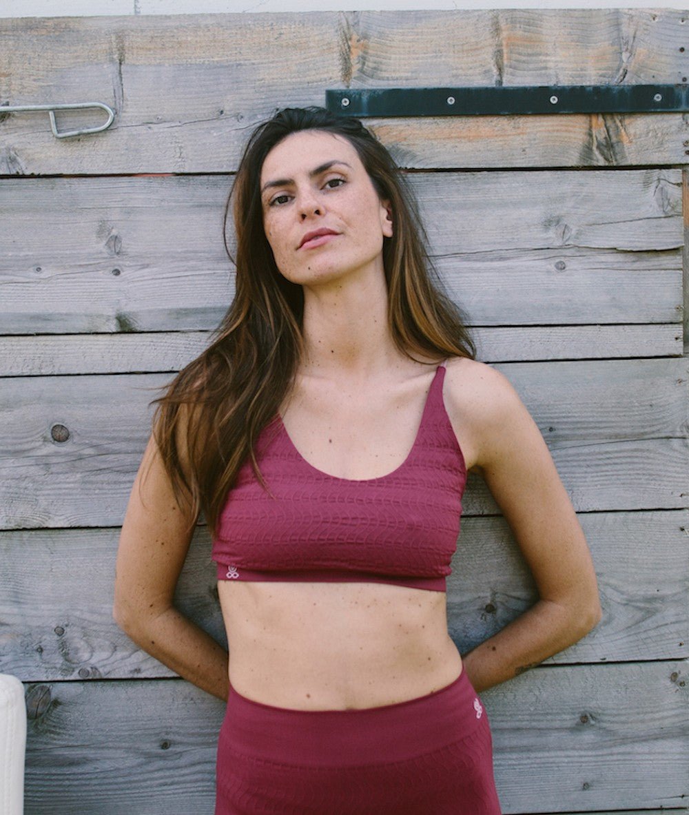 KURMA - Brassière en fibres recyclées - Framboise - Yoga Searcher