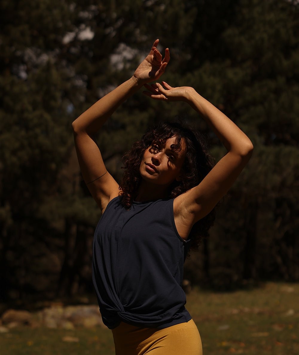 TWIST - Débardeur en Lyocell - Navy - Yoga Searcher