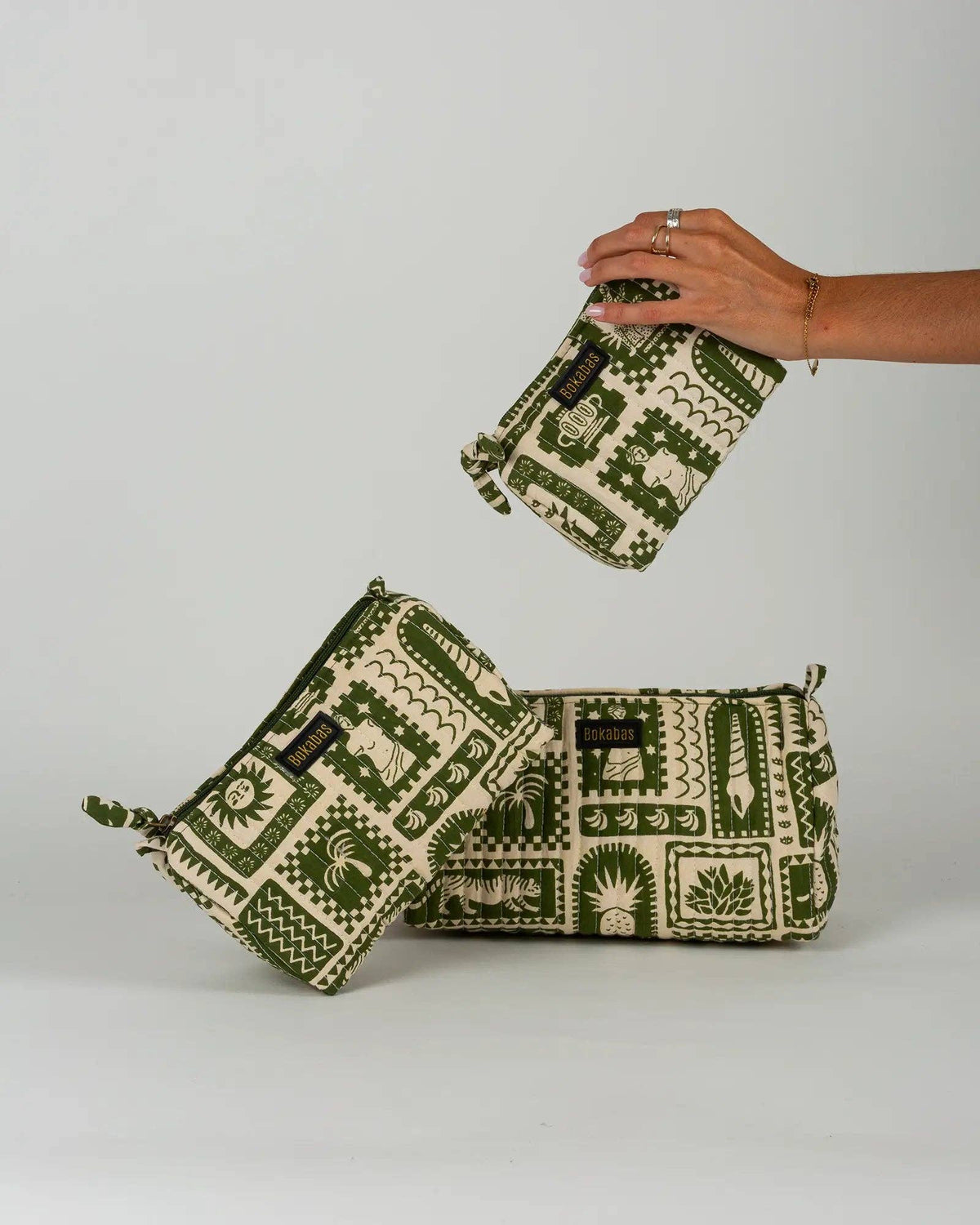 La trousse de toilette matelassée en coton Art vert