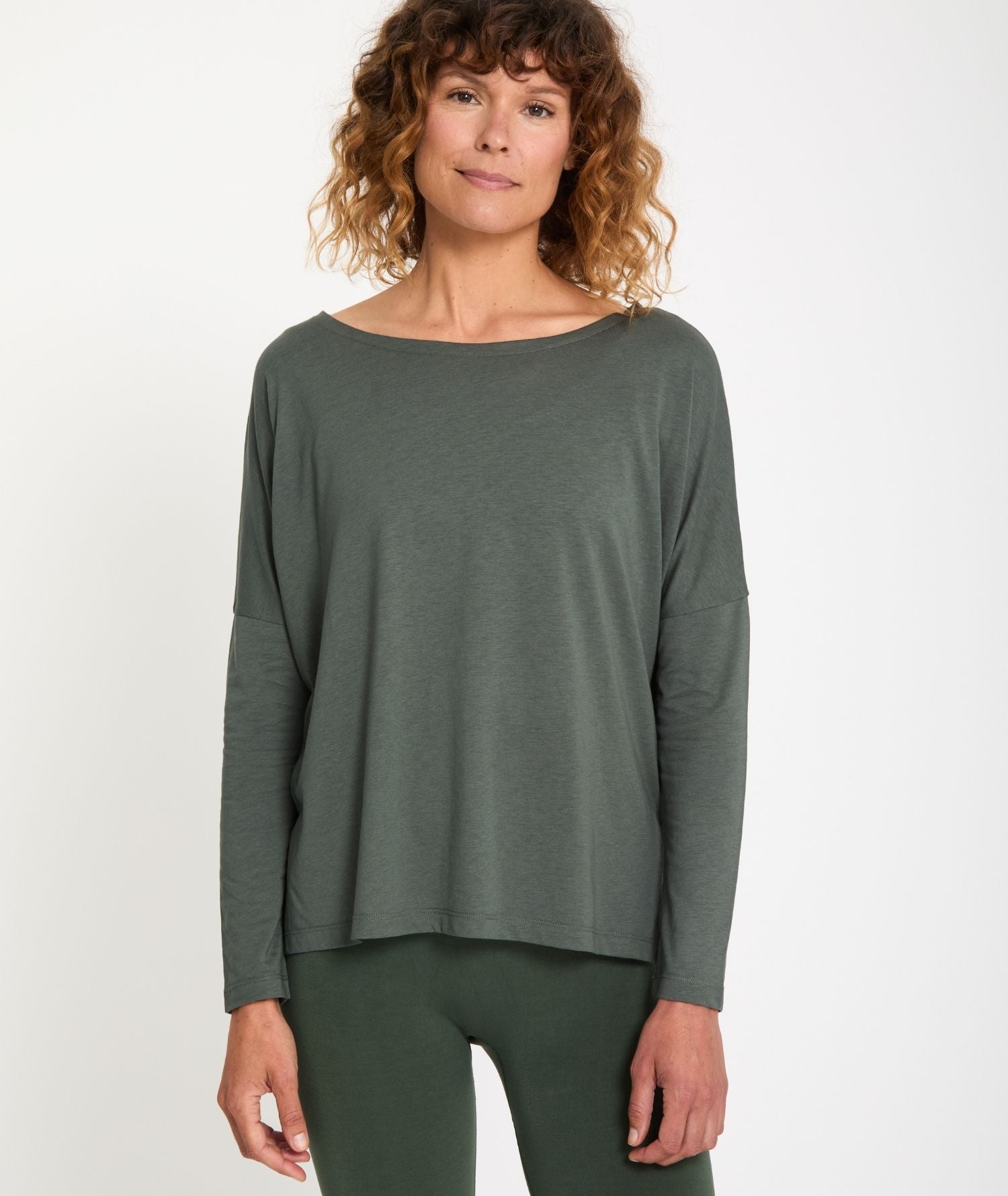 DAKSHA - Tee-shirt oversize - Thyme- Yoga Searcher