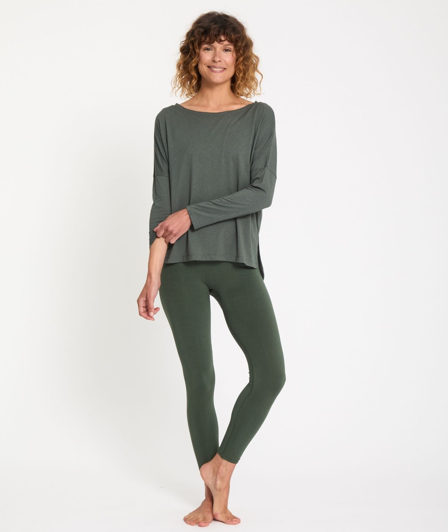 DAKSHA - Tee-shirt oversize - Thyme- Yoga Searcher