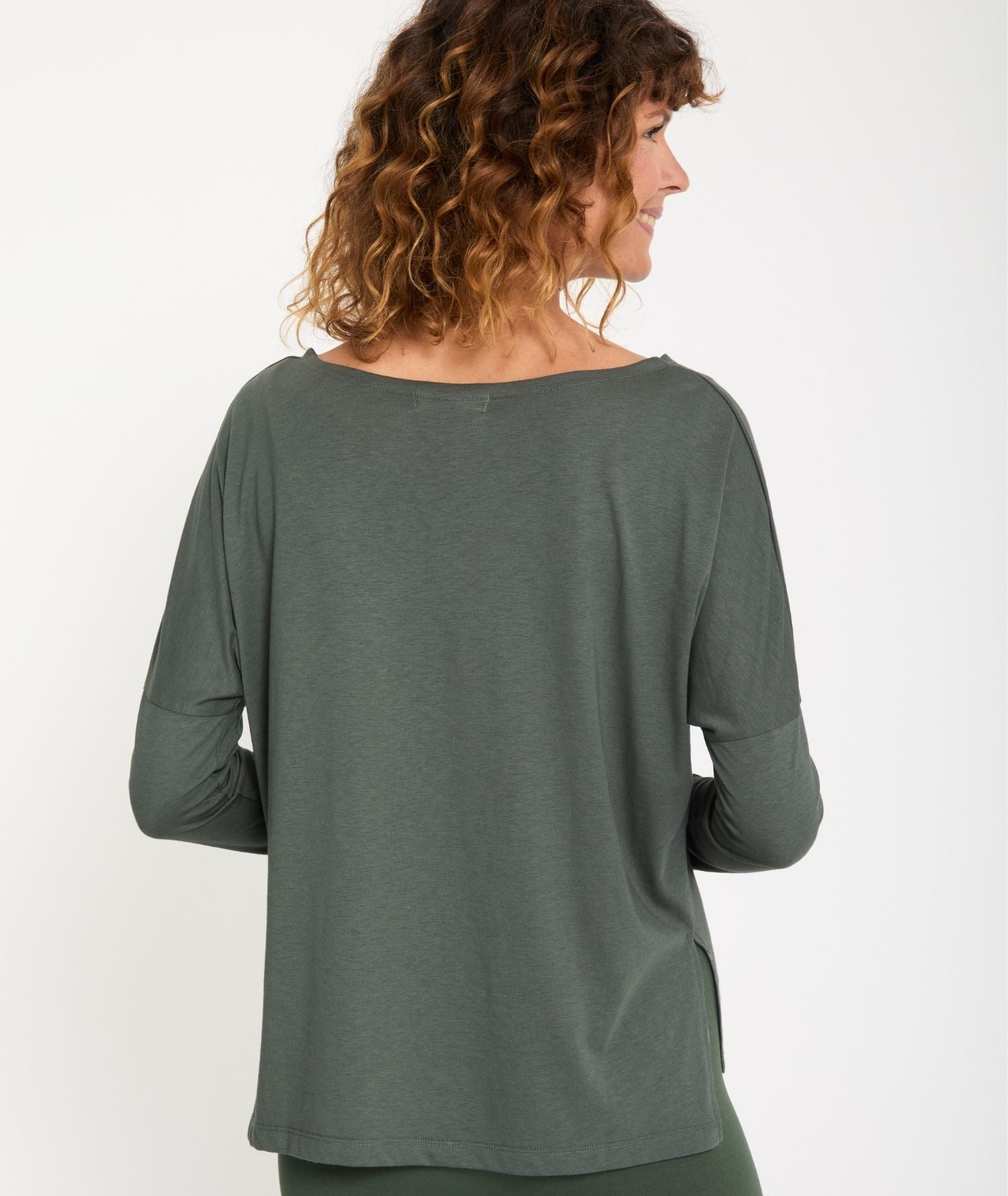 DAKSHA - Tee-shirt oversize - Thyme- Yoga Searcher
