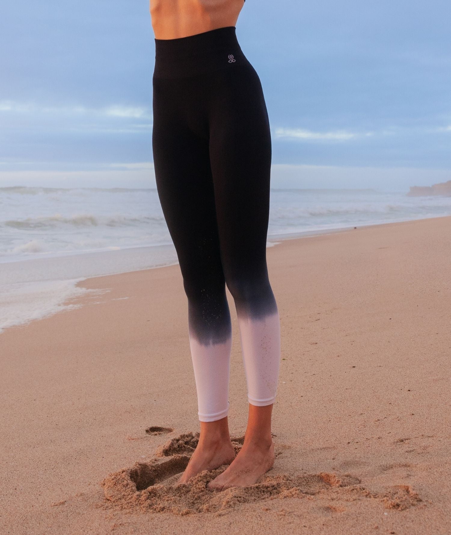 KAVALI - Legging en coton deep - dye - Noir - Yoga Searcher