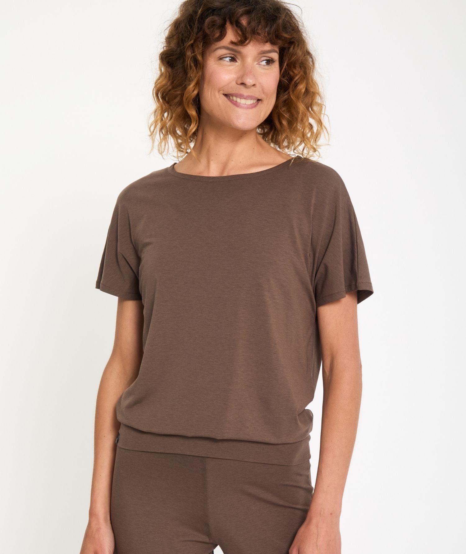 MEDE - Tee-shirt en Lyocell - Marron- Yoga Searcher