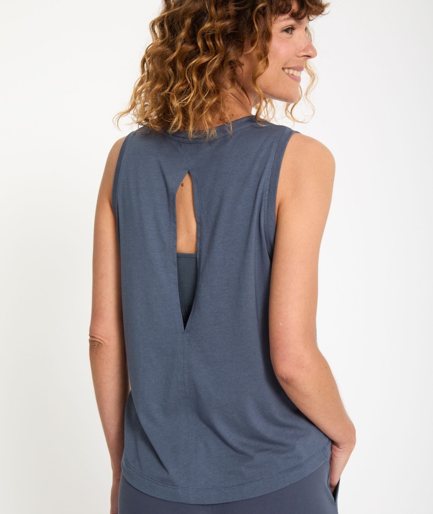 NIYAMA - Débardeur de yoga ouvert dans le dos - Steel Blue- Yoga Searcher