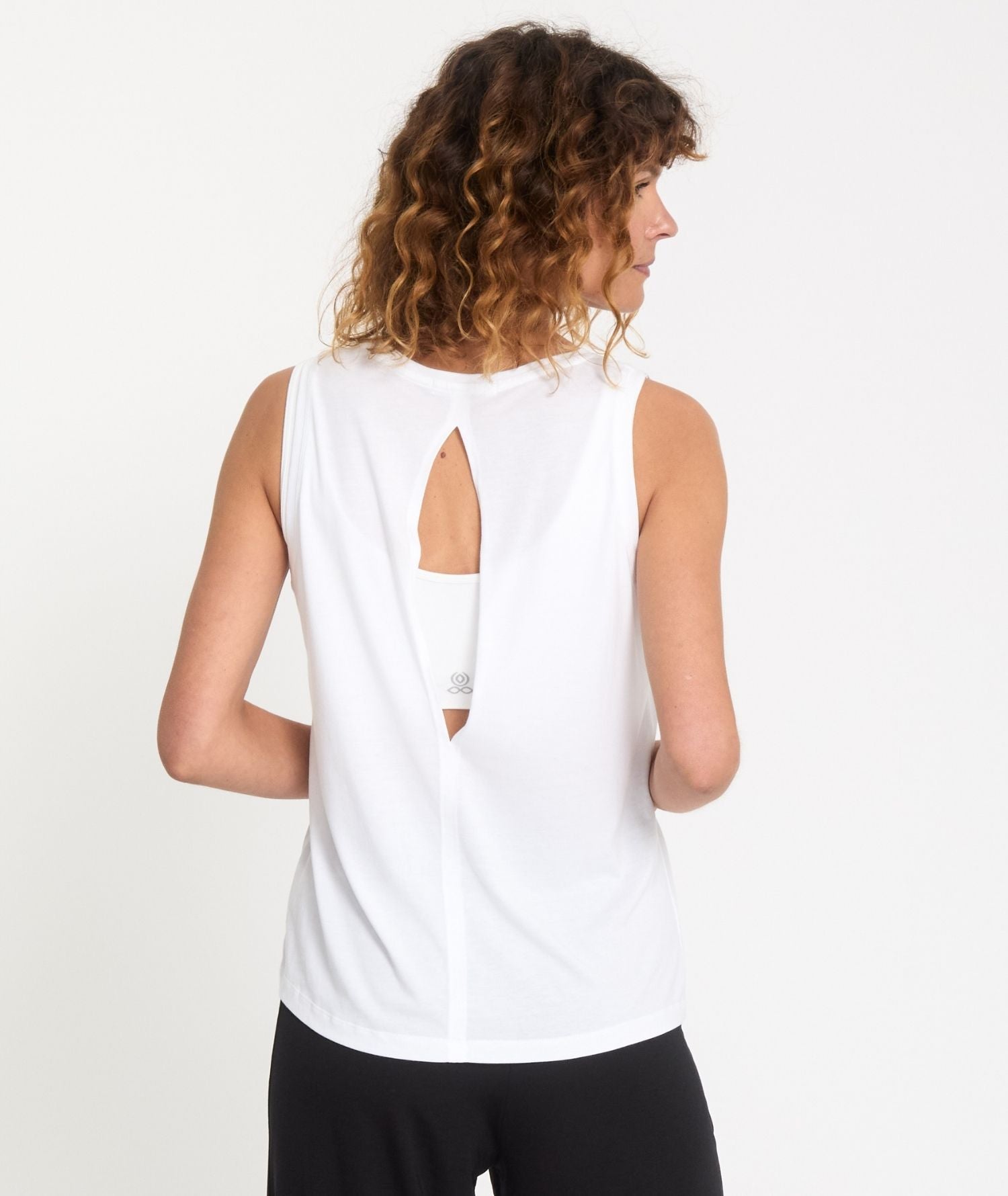 NIYAMA - Débardeur de yoga ouvert dans le dos - Blanc- Yoga Searcher