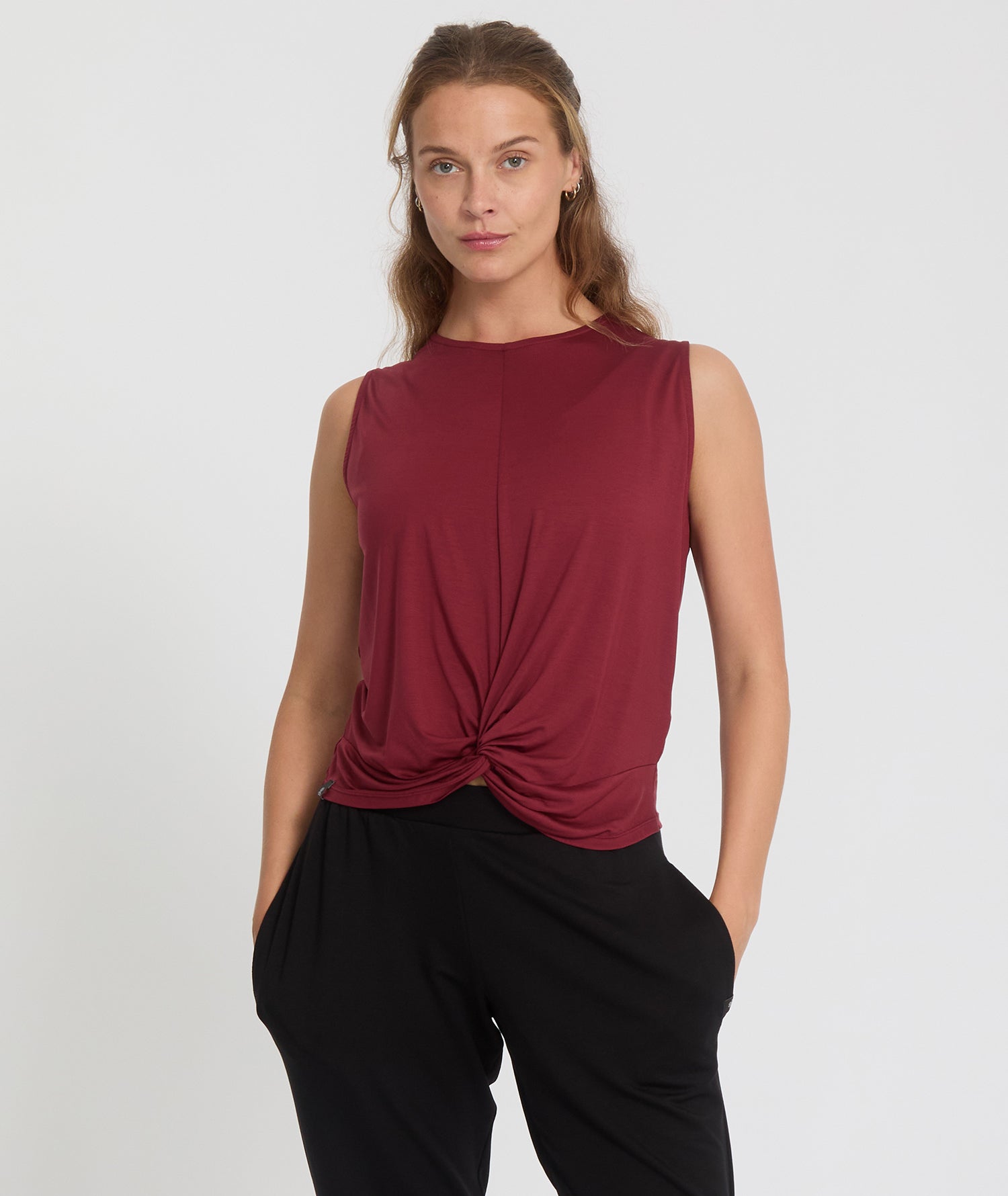 TWIST - Débardeur en Lyocell - Rubis - Yoga Searcher