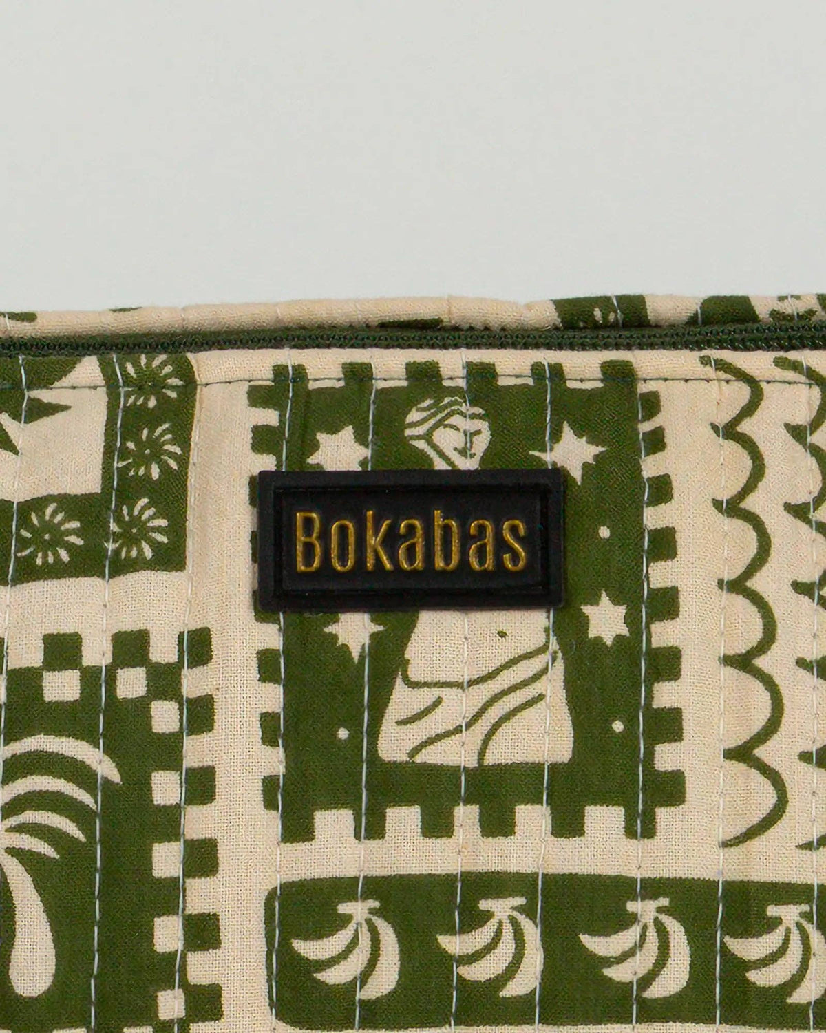 La trousse de toilette matelassée en coton Art vert