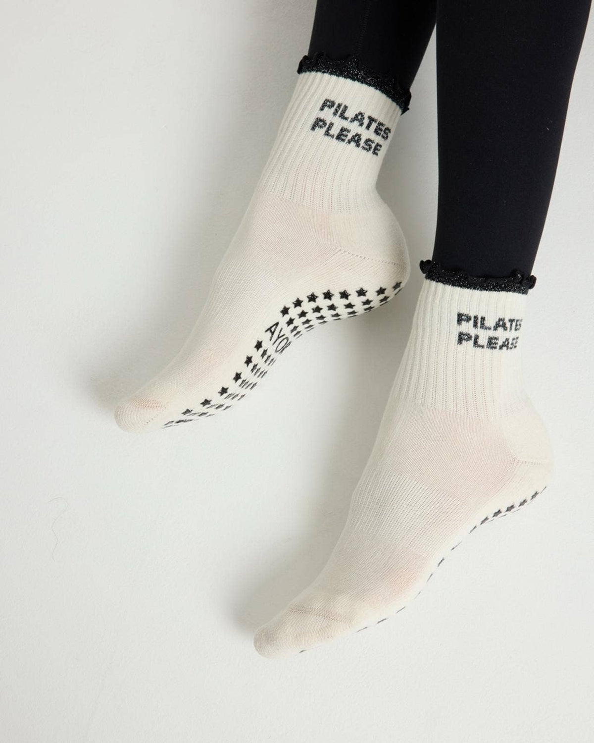 Chaussettes Grips "Pilates Please" Frizzy – Noir - Yoga Searcher