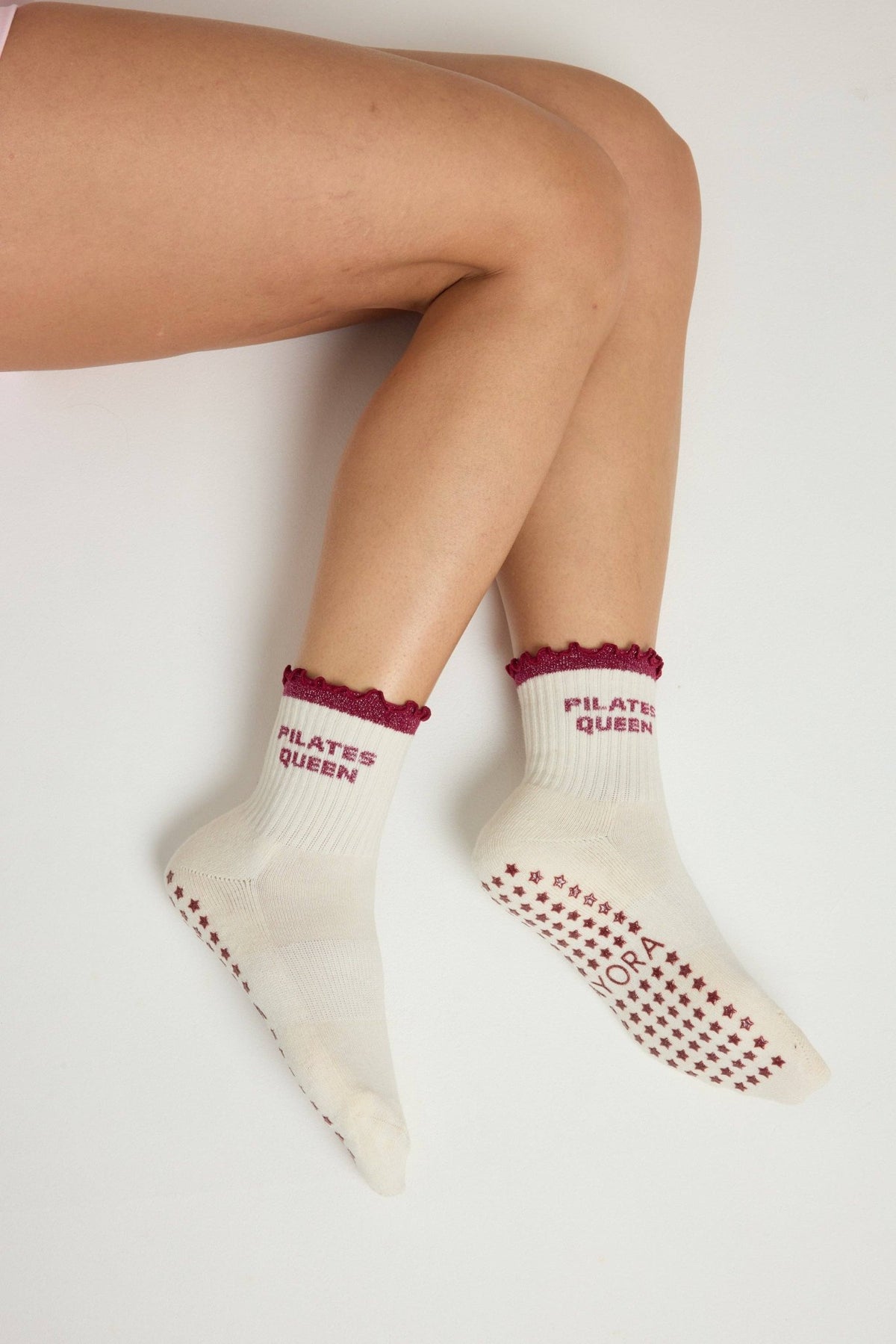 Chaussettes Grips "Pilates Queen" Frizzy – Bordeaux - Yoga Searcher