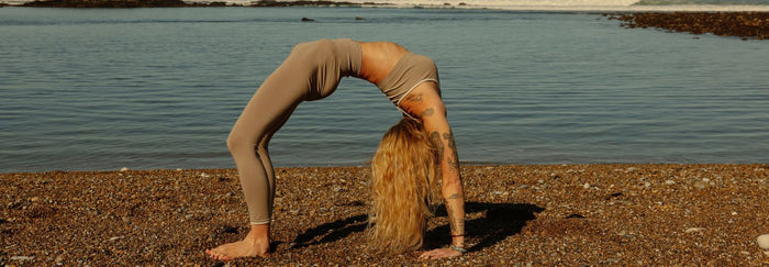 Découvrez les meilleurs parcs et plages du Sud-Ouest de la France pour pratiquer le yoga en plein air. - Yoga Searcher