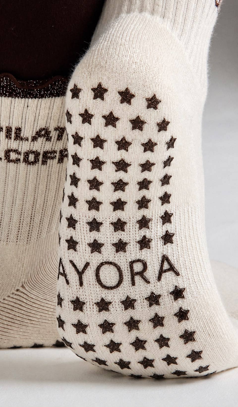 Chaussettes Grips "Pilates and Coffee" Frizzy - Marron - Yoga Searcher