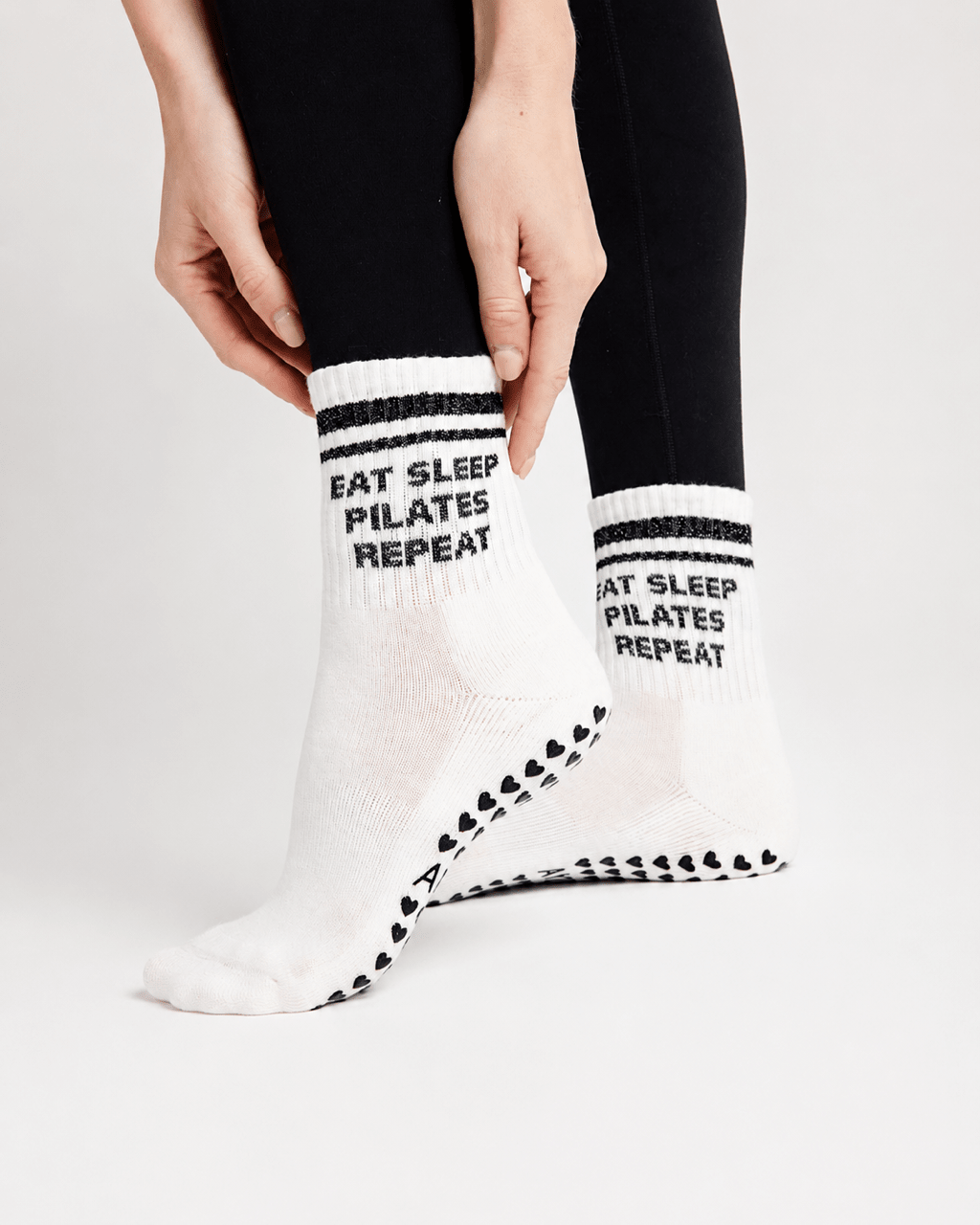 Chaussettes Grips "Eat Sleep Pilates Repeat" Stripe – Noir - Yoga Searcher