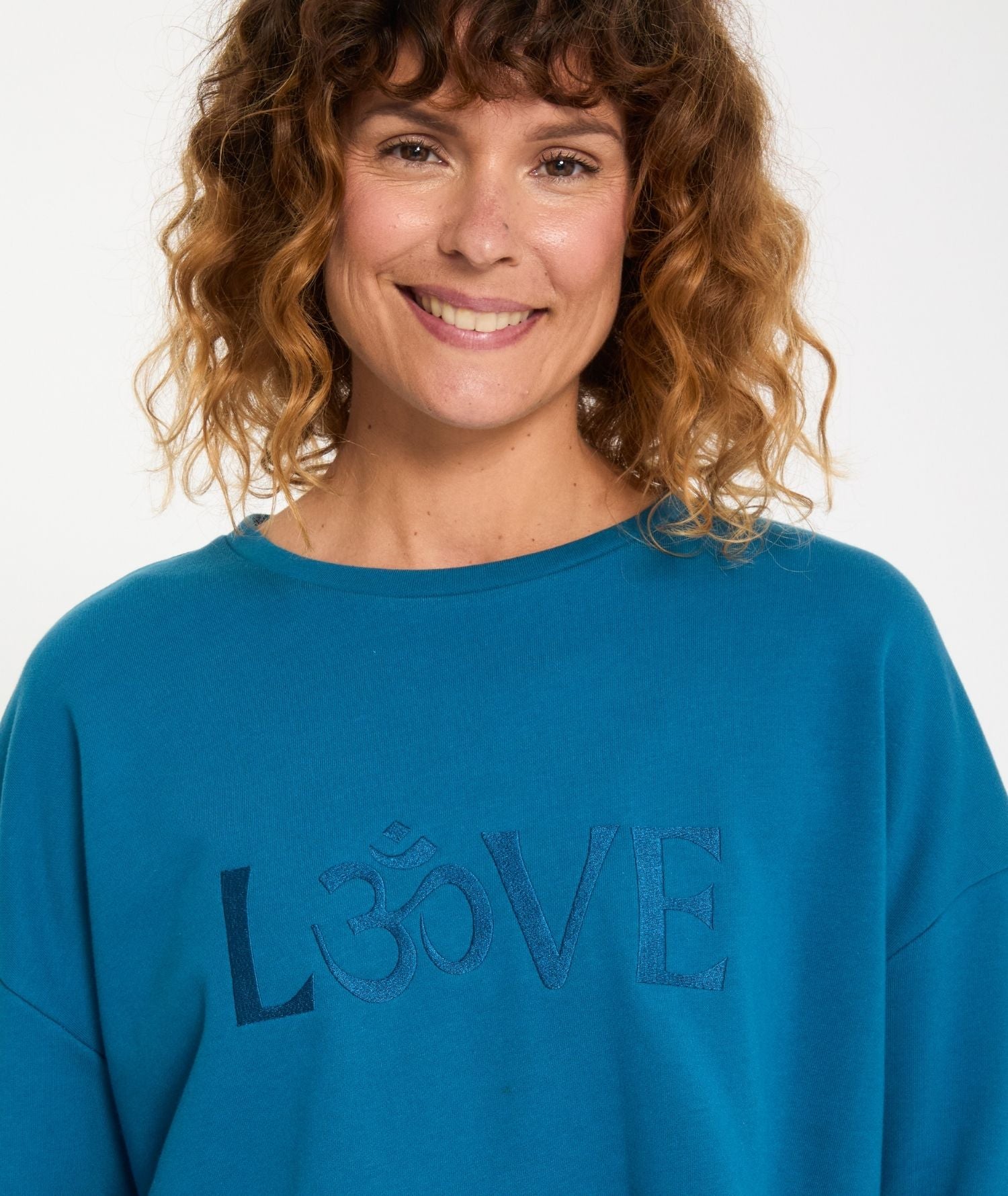 ASHA – Sweat ample brodé LOVE en coton