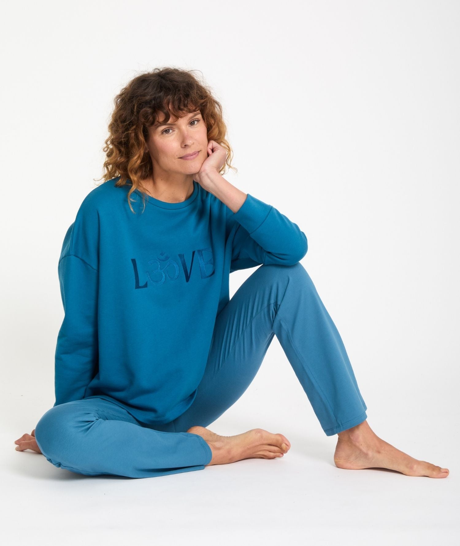 ASHA – Sweat ample brodé LOVE en coton