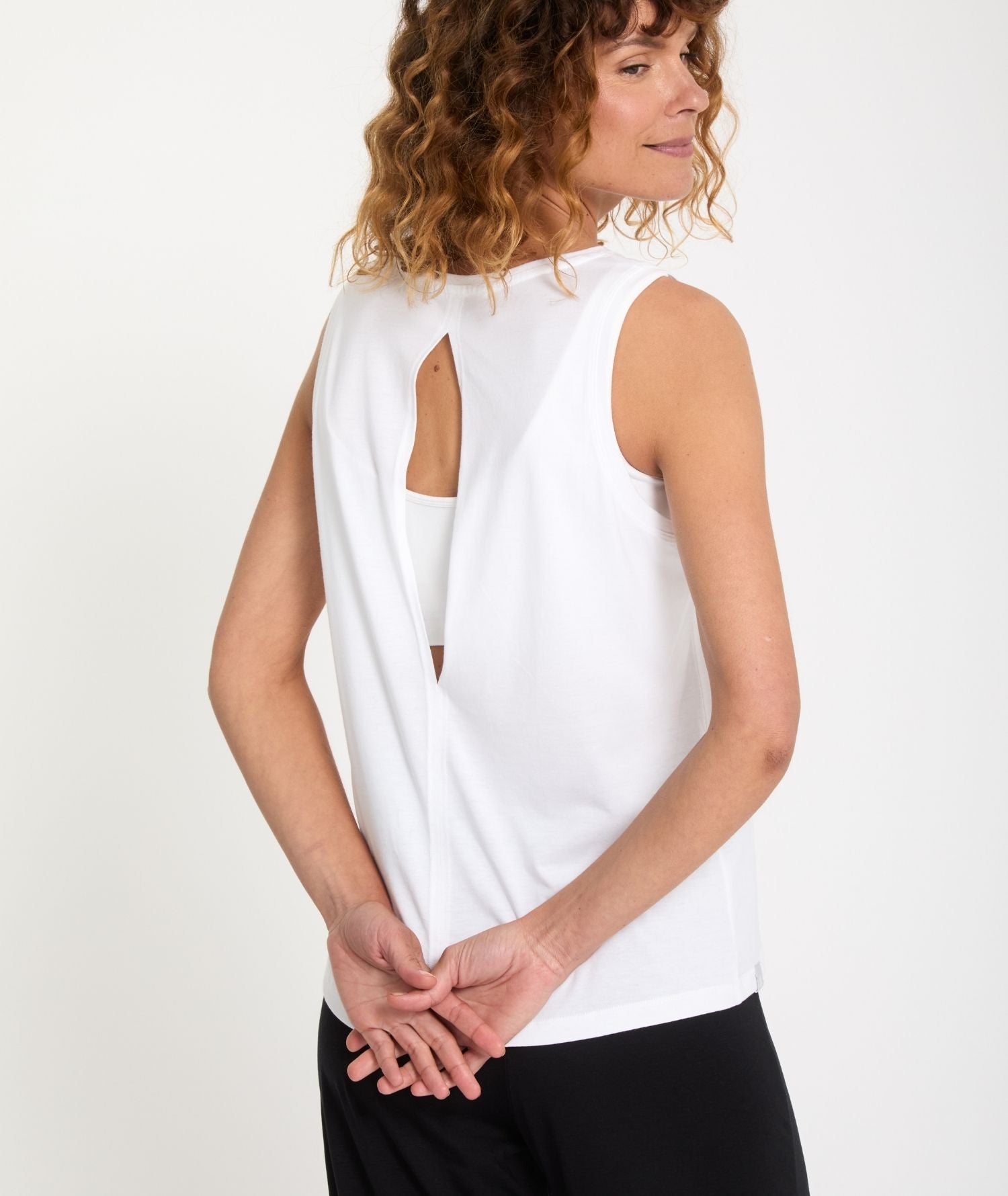 NIYAMA - Débardeur de yoga ouvert dans le dos - Blanc- Yoga Searcher