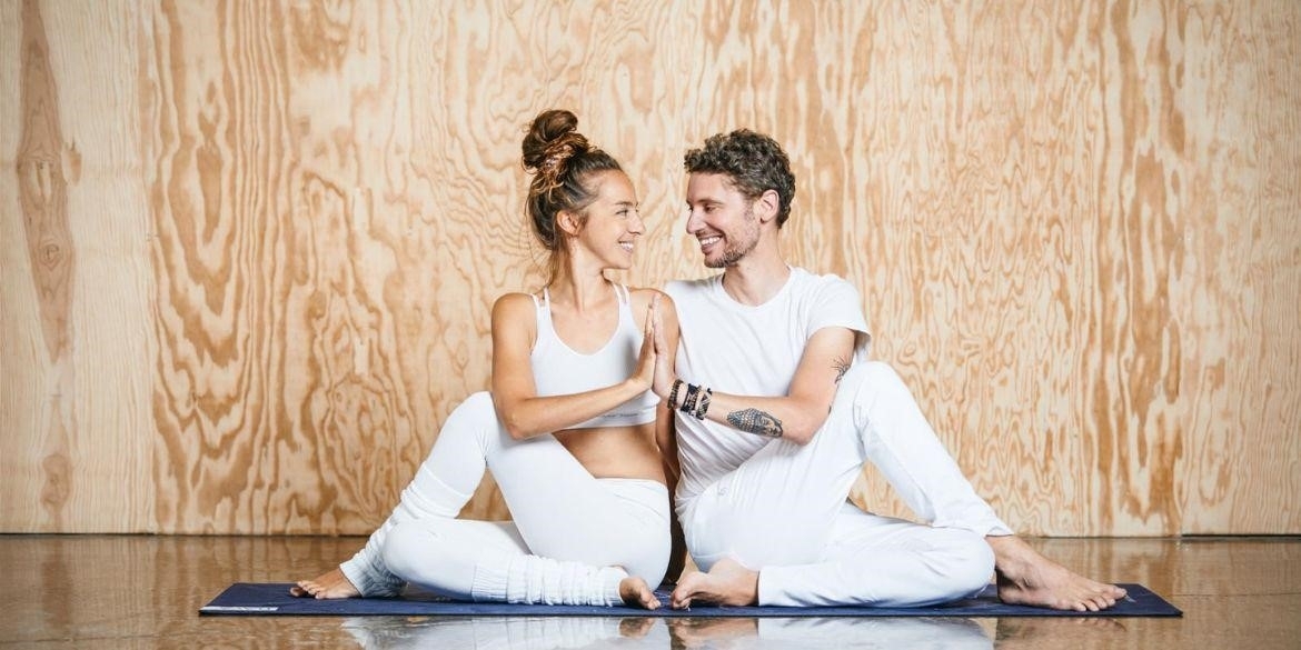 Pratiquer à deux : le yoga en couple